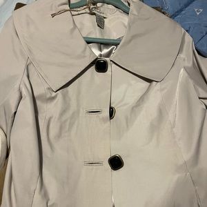 BRAND NEW BEAUTIFUL TRENCH COAT. so classy and timeless